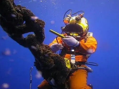 underwater dive services 
          