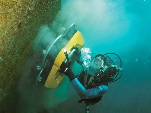 Vessel maintenance services